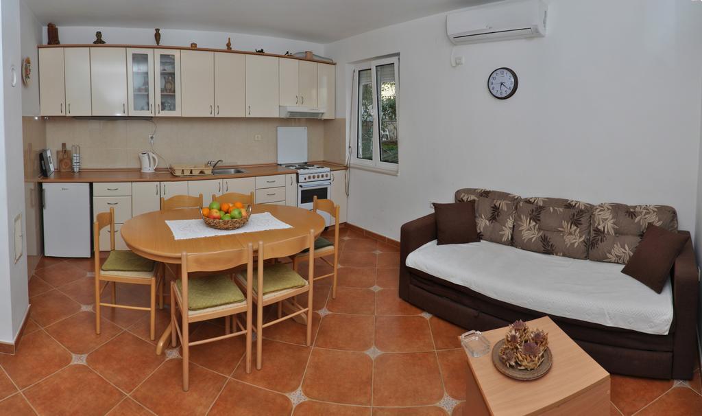 Apartments Miana ติวัต ภายนอก รูปภาพ